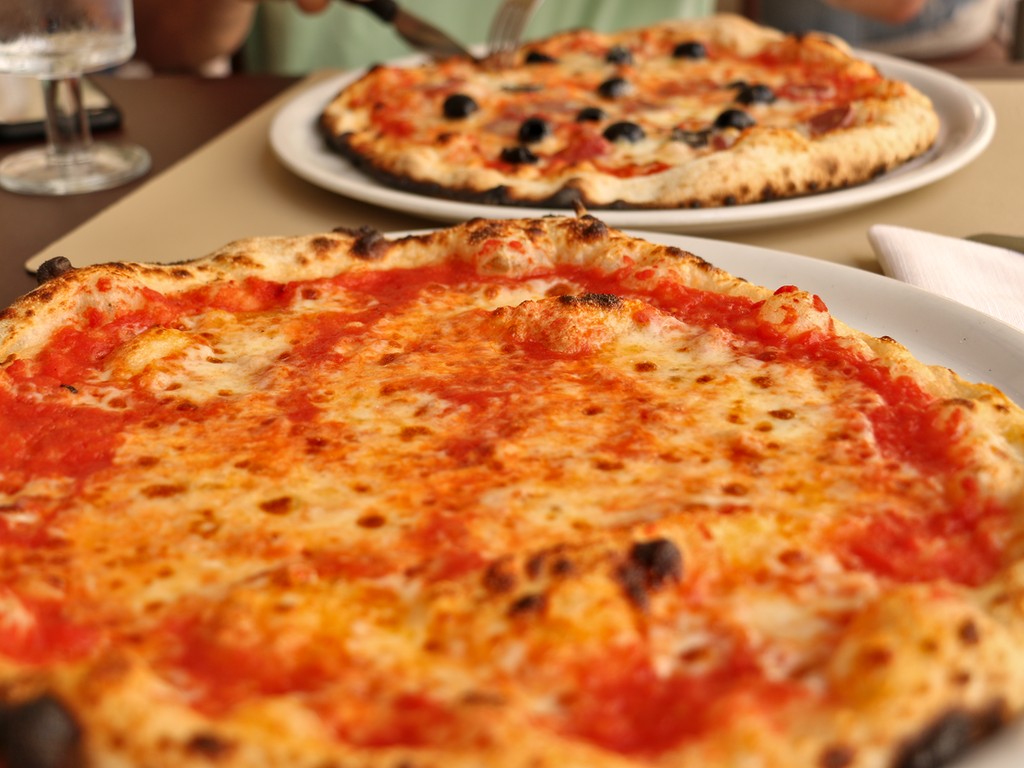 pizza_in_rome_italy